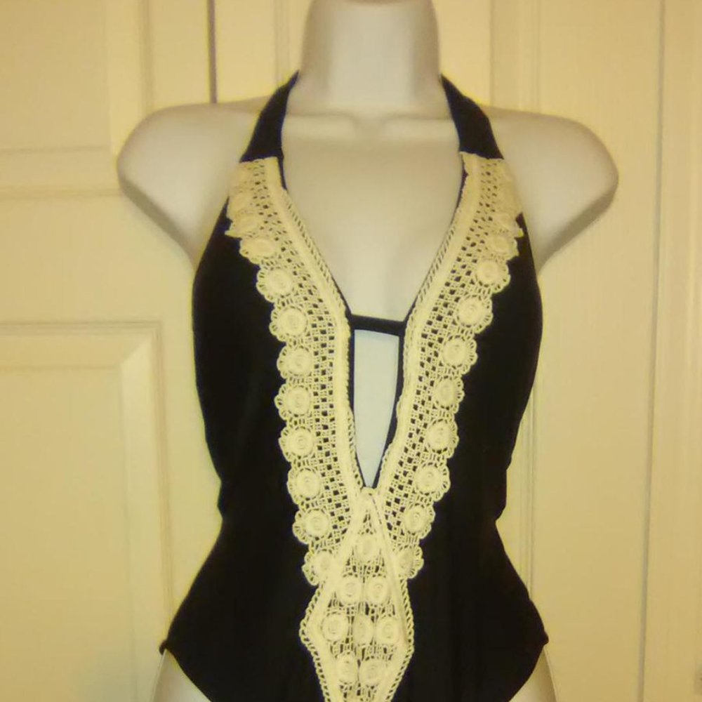 TEMPOTREK Women's Black/White One-Piece Swimwear